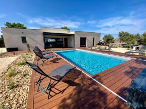 Villa moderne piscine privative hauteurs de Nimes